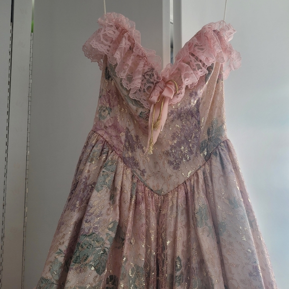 Loralie Dresses & Skirts - Loralie Original Pink Lace Dress